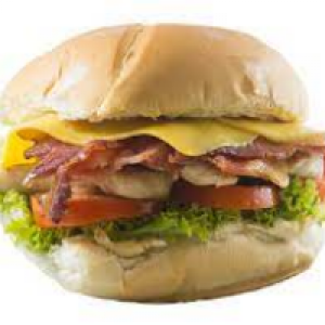 PÃO,  FRANGO DESFIADO 100G,  MAIONESE,  BACON,  MILHO,  QUEIJO,  OVO DE CODORNA,  BATATA FRITA OU PALHA