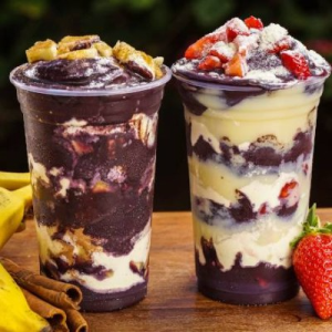 Escolha o sabor do açaí,  acompanhamentos,  caldas,  2 cremes e sorvete. Nos copos a partir de 400ml pode ir uma bola de sorvete no meio,  no lugar de uma das guloseimas.