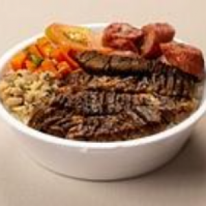 Arroz,  feijão,  macarrão,  farofa,  arroz colorido,  ,  batata chips alcatra costela linguiça de churrasco Opções de salada:(observação maionese e salpicão só aos domingos)

