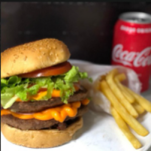 Pão ,  2 carne 56g ,  ovo ,  bacon ,  cheddar ,  alface ,  tomate ,  batata frita ,  refrigerante lata .