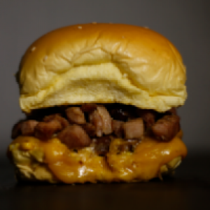 pão,  2 carnes 56g,  bacon,  maionese,  milho,  batata frita ou palha