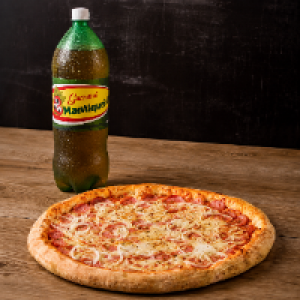Uma pizza grande de 35cm à sua escolha com um Mantiqueira Guaraná 2L geladinho pra acompanhar. Combo perfeito pra dividir com todo mundo!