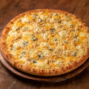 Mussarela,  Frango,  Catupiry,  parmesão,  cheddar,  provolone,  gorgonzola e orégano
