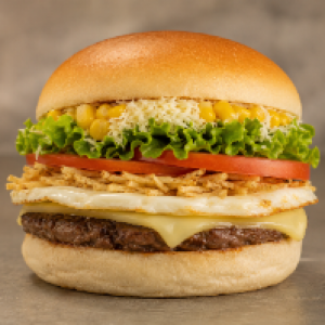 Pão,  carne,  queijo prato em fatia,  ovo,  batata,  alface,  tomate,  queijo ralado,  milho