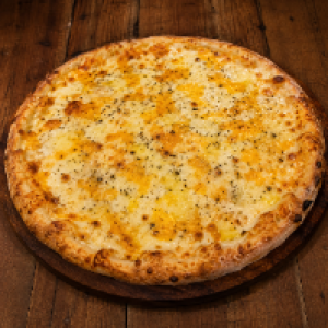 Molho,  mussarela,  parmesão,  cheddar,  catupiry e orégano