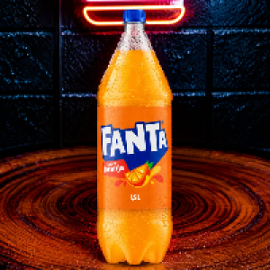 Refrigerante de laranja pet de 1, 6 litros.