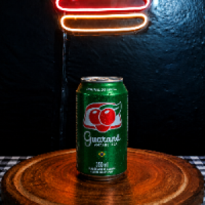 Refrigerante de guaraná em lata.
Foto real do produto!