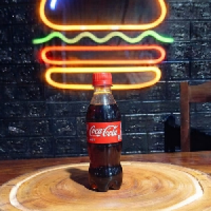 Bebida de cola tamanho mini.