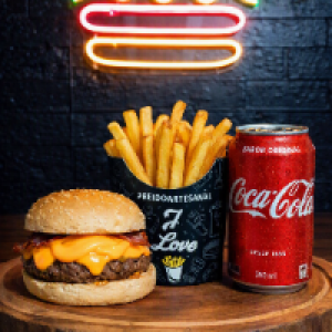 O combo melt é composto por,  um Cheese Melt,  batata frita Bob's M e uma coca lata ou guaraná antártica lata.
Obs: Pode trocar o refrigerante por outro em lata,  Schwepess,  Sprite,  H2O,  Del Vale ou 2 Ativ Plus.
Foto real do produto.