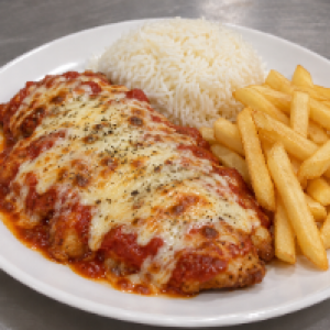 Parmegiana de frango (180g),  com arroz e batata frita 
